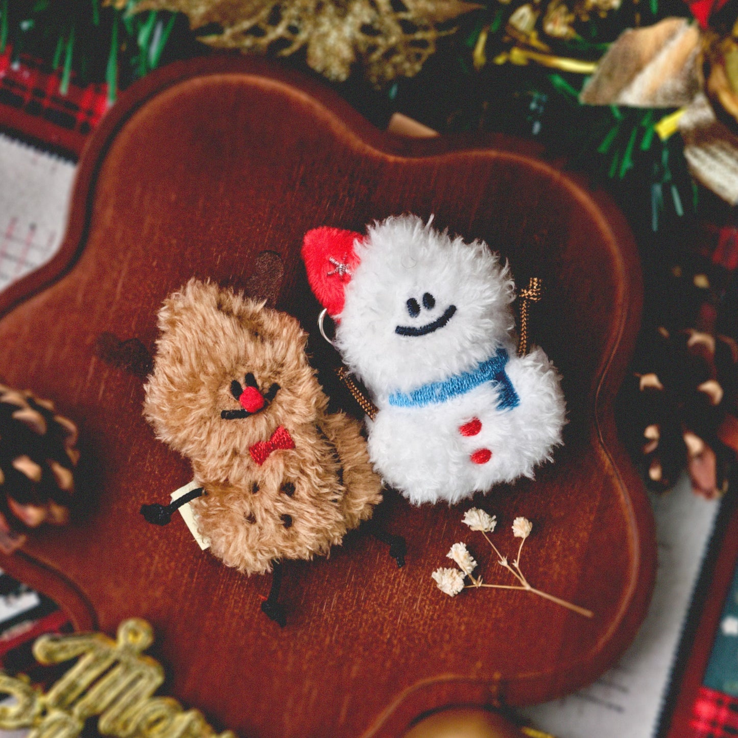 Fickle Plan | Mini Peanut Christmas Keychain